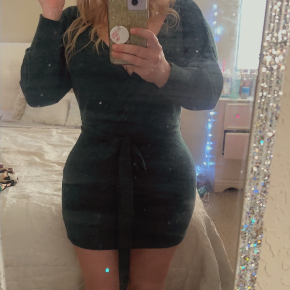 Francesca's Collections Dark Green Long Sleeve Dress